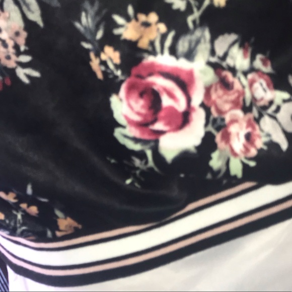 Flower print jacket in black - Picture 4 of 8